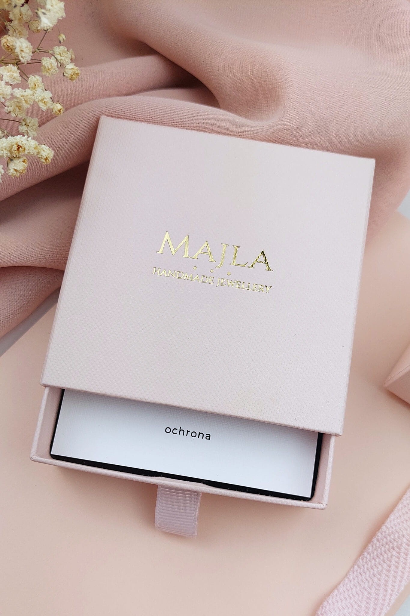 Majla-naszyjnik-kamien-urodzinowy-pudelko.jpg