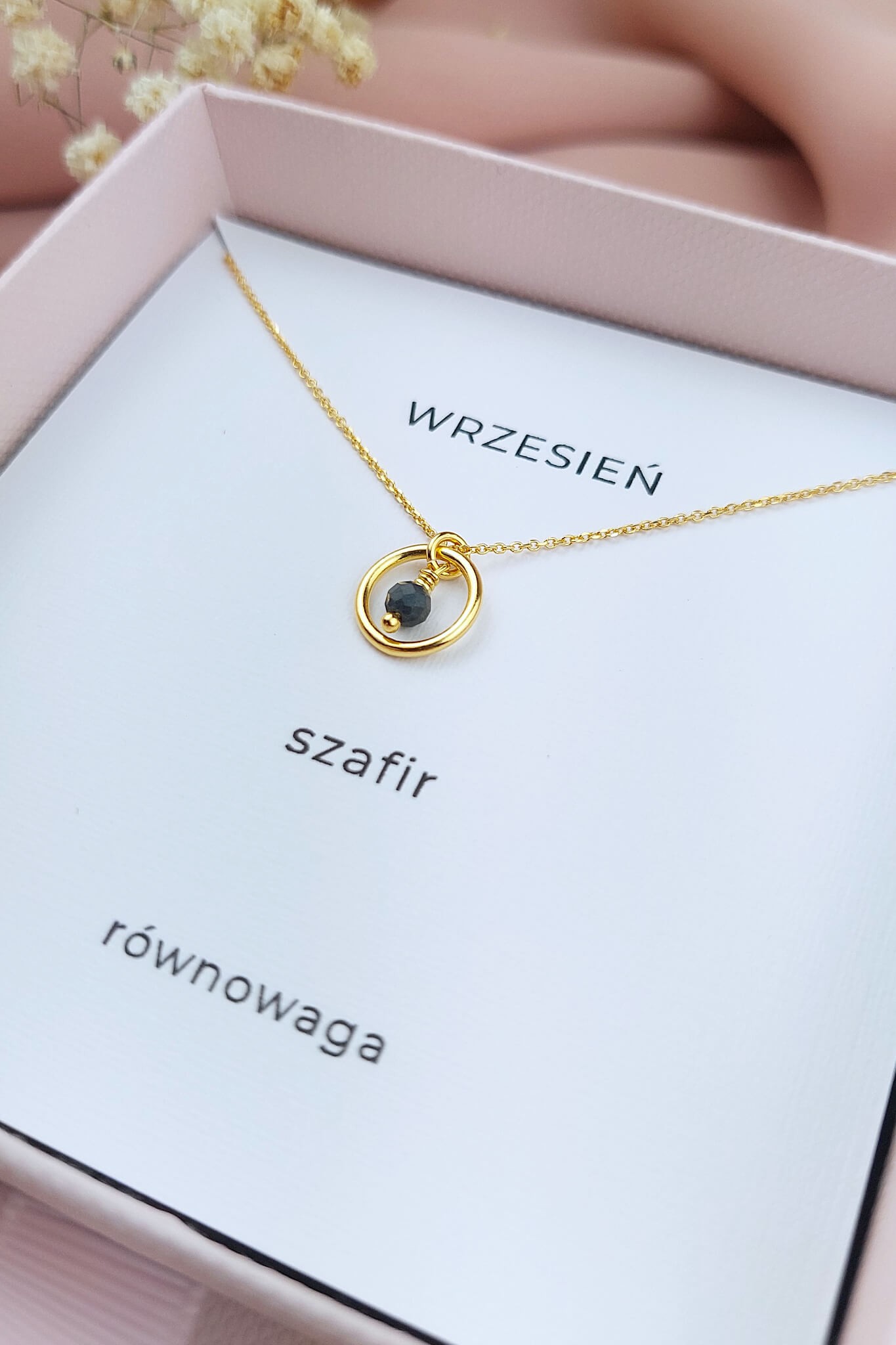 Majla-naszyjnik-kamien-urodzinowy-wrzesien-szafir-1.jpg